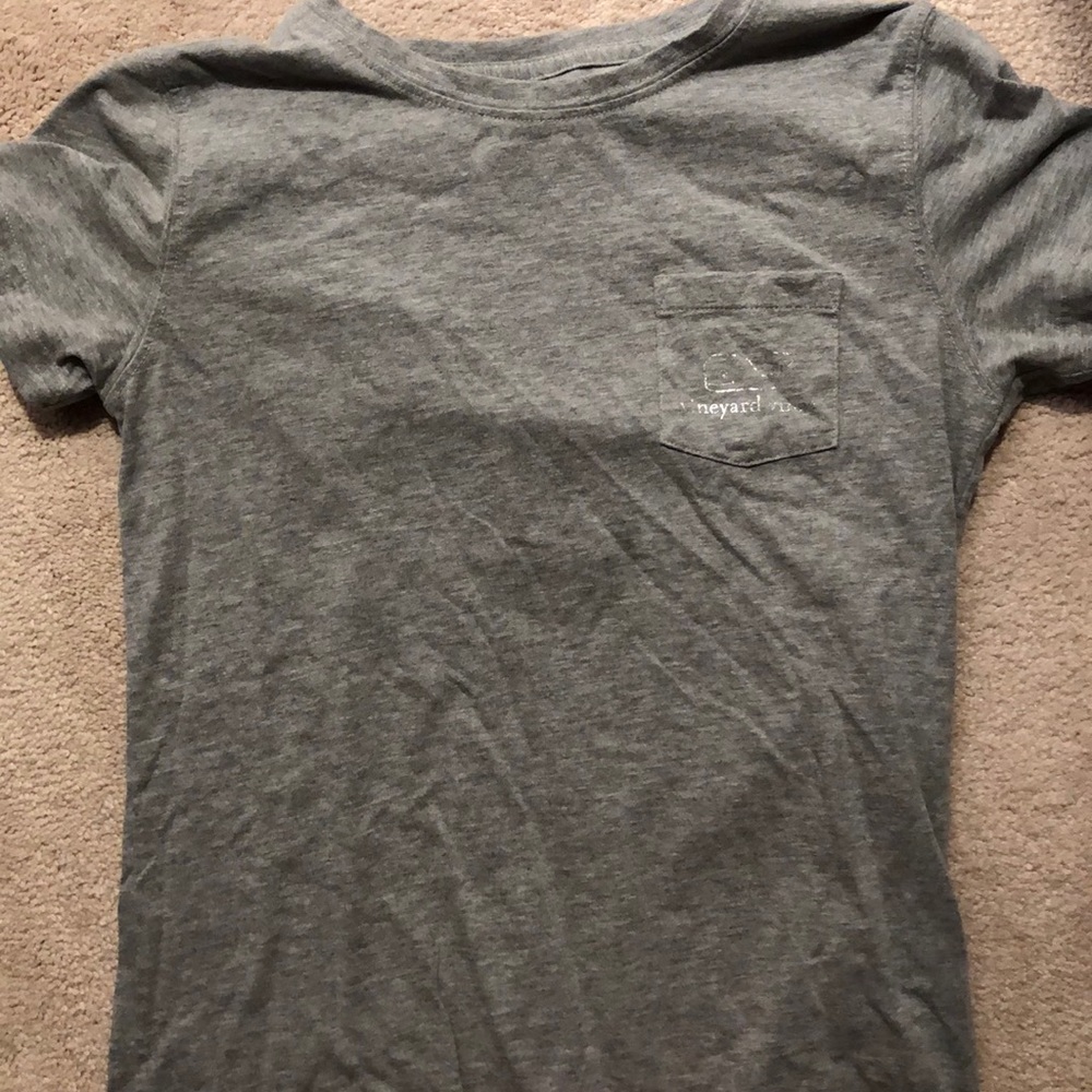 vineyard vines grey tee